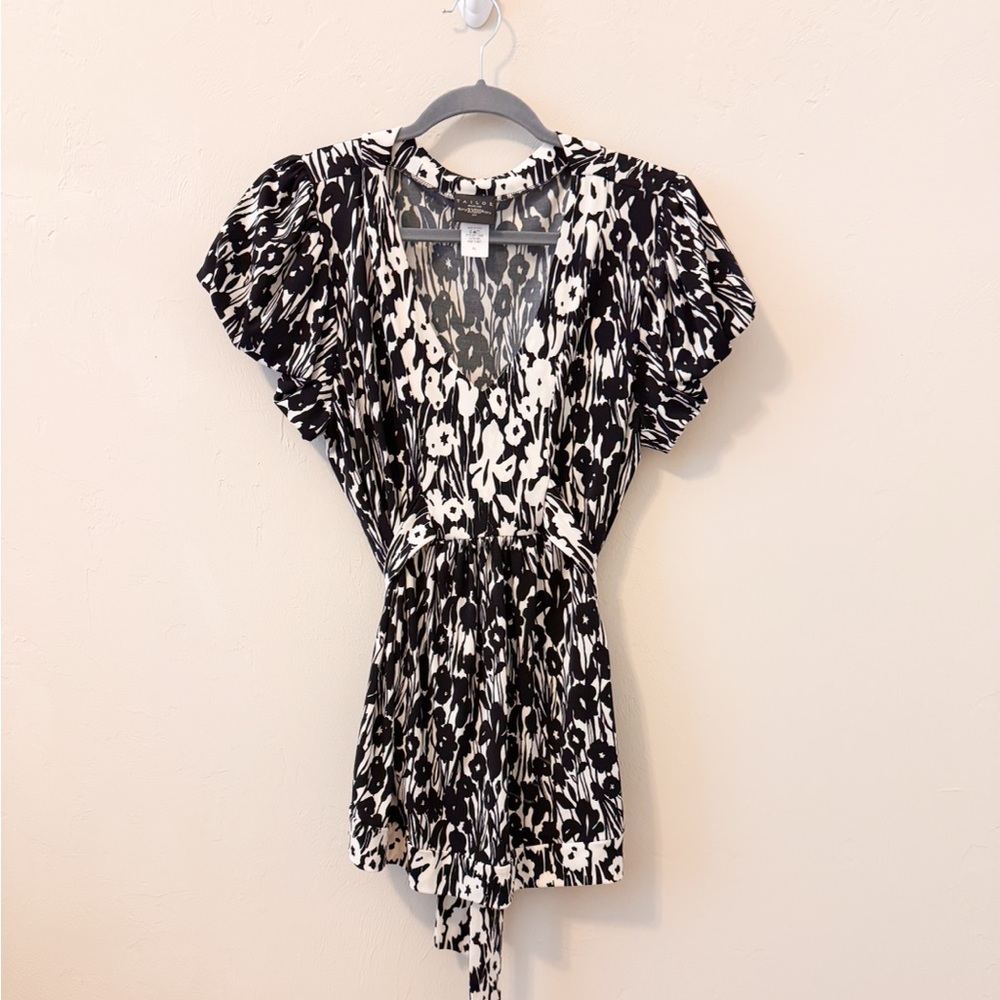 B Moss Black and White Abstract Floral Peplum Tie Shirt